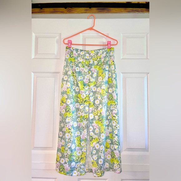 Zara Dresses & Skirts - Zara - Maxi Daisy 🌼 Silky Floral Skirt